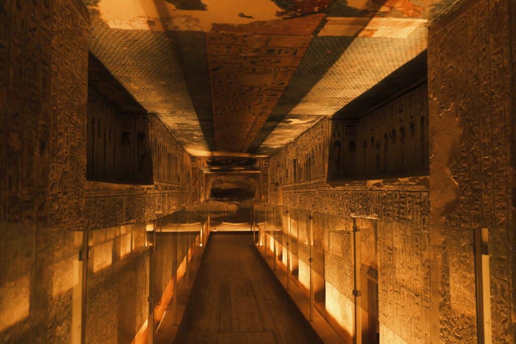 Ancient Egyptian tomb/sarcophagus imagery