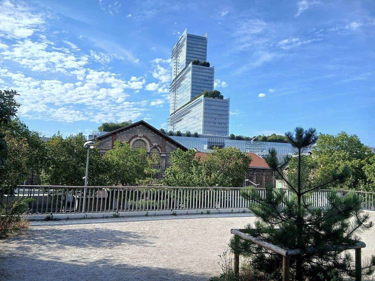 The Tribunal de Paris seen from Batignolles park