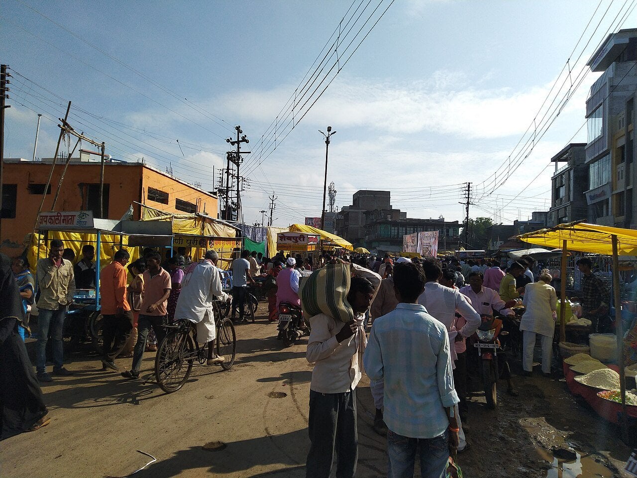 A street market in Hingoli, Maharashtra