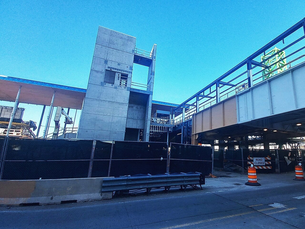 Damen Green Line station seen from Damen Avenue