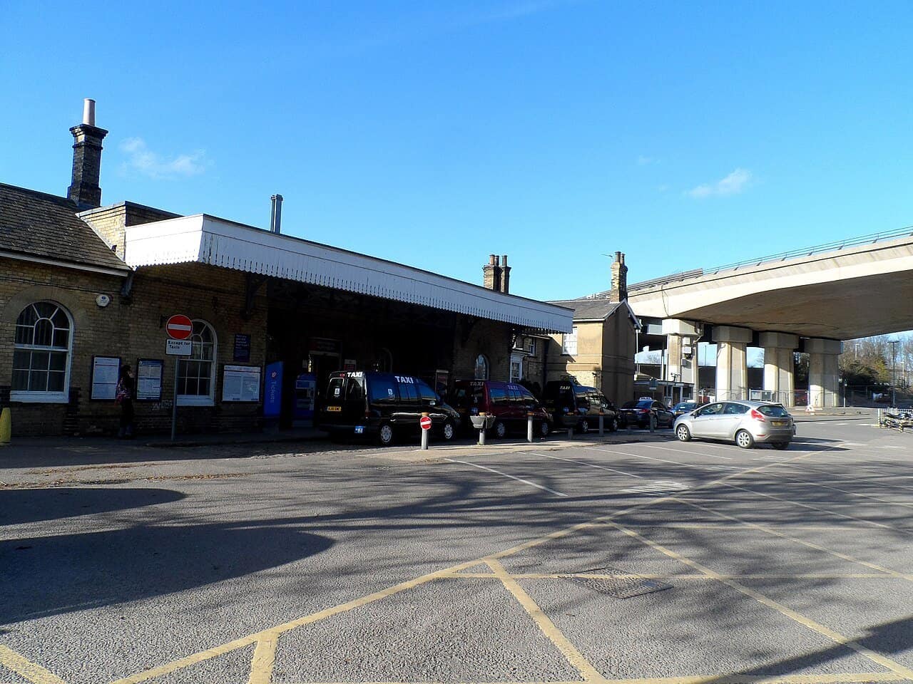 Huntingdon railway station platforms
